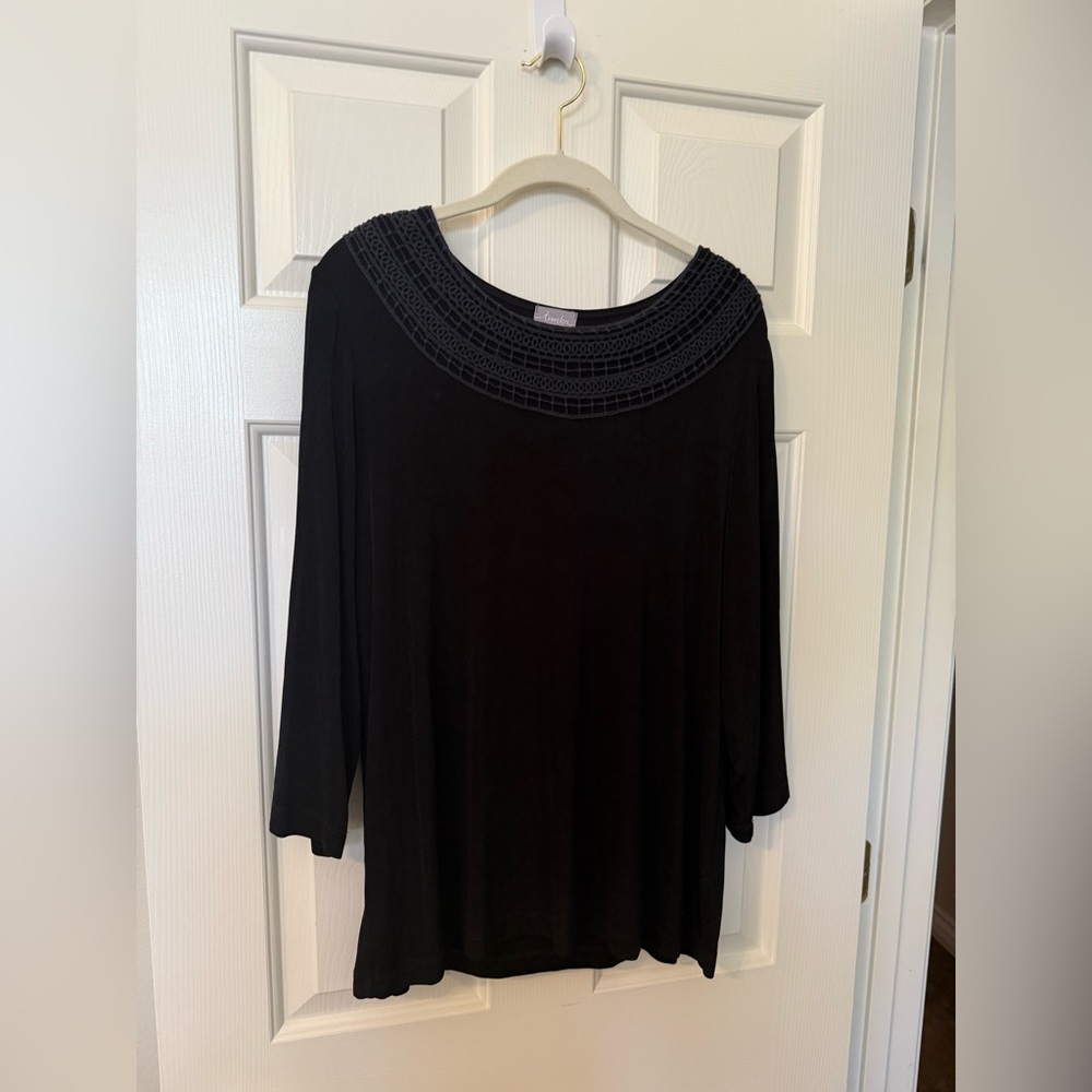 Chicos Travelers Collection Top  Size 3